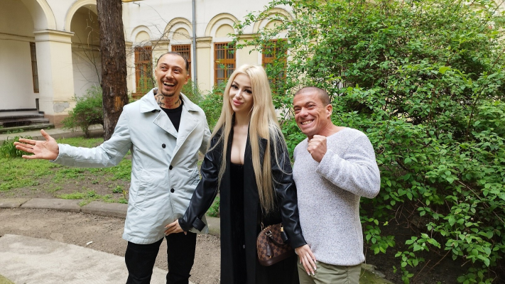 BUSTY BLONDE DISCOVERS SQUIRTING in FIRST THREESOME - Image 2