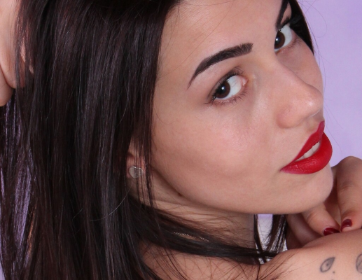 Sensual Petra Bare Feet Tease in Bed - Image 1