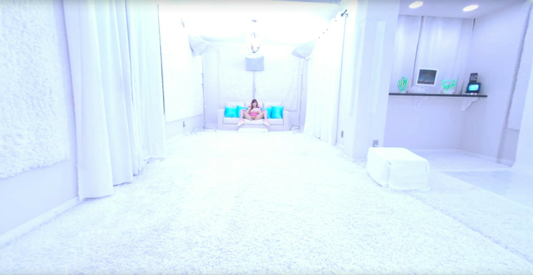 Tifa Quinn Strips in Sexy Pink Solo Show - Image 7