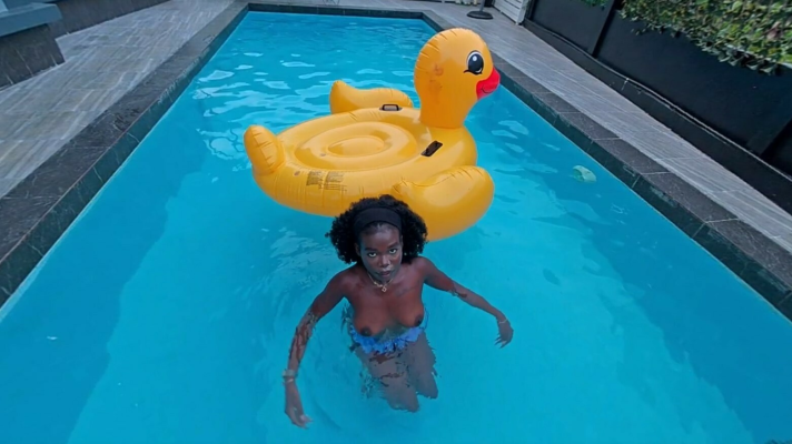 POV Pool Tease – Amelia Star’s Wet Body and Dark Skin Will Drive You Crazy | 8K Seduction - Image 2