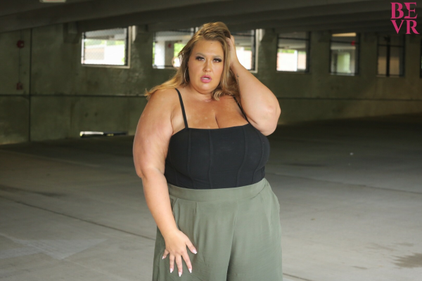 Veronica Jasmine: Curvy Solo Tease in 4K - Image 4