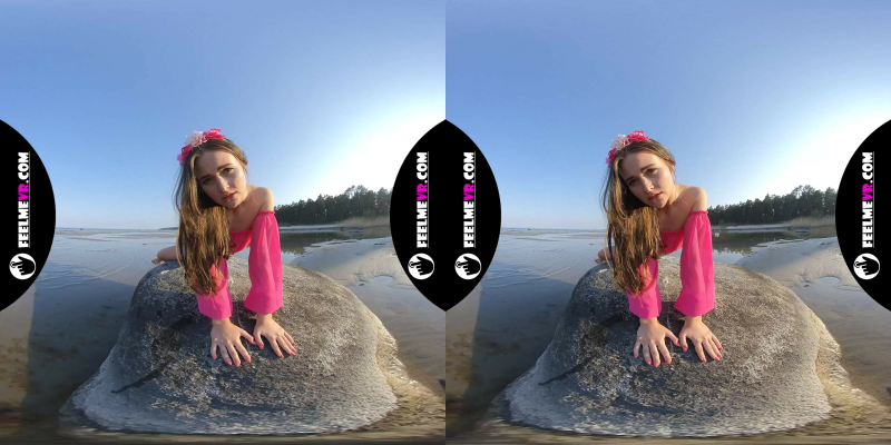 Gabby Bella Masturbates With 4Fingers On The Beach - Image 1