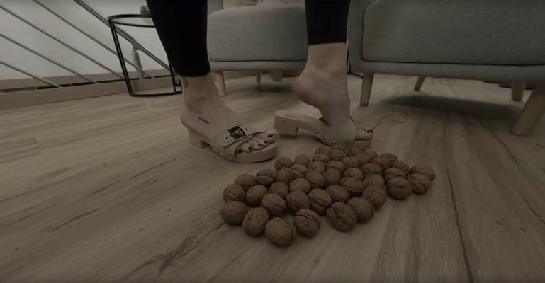 Sabdeluxe in Intense Walnut Crush VR Scene - Image 2