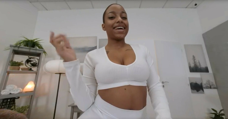 Vicky Menage Sensual VR Massage Bliss - Image 4