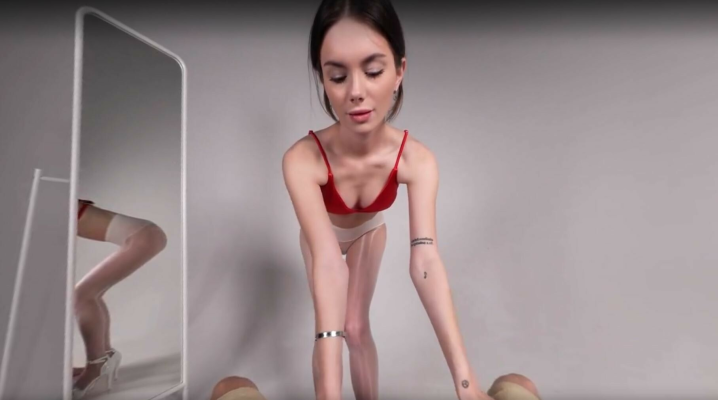 Liz Ocean's Shy Yet Sizzling VR Blowjob - Image 2