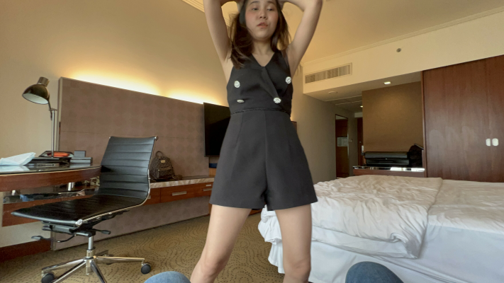 Petite Thai Mae Turns Wild on First Date VR - Image 1