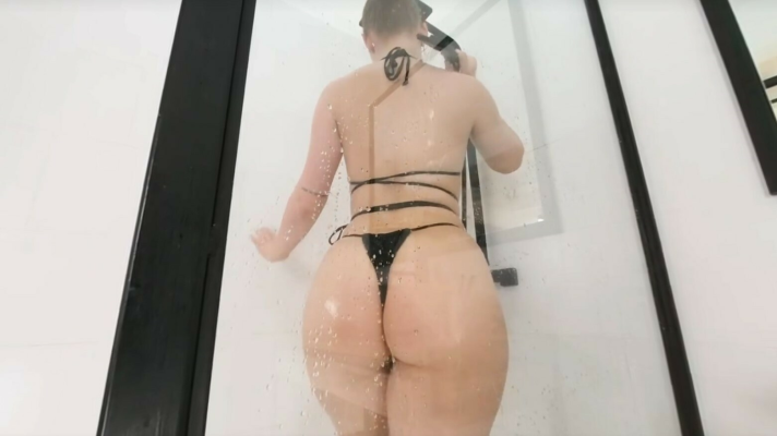 Liona's Steamy Shower Tease in Stunning VR - Image 3